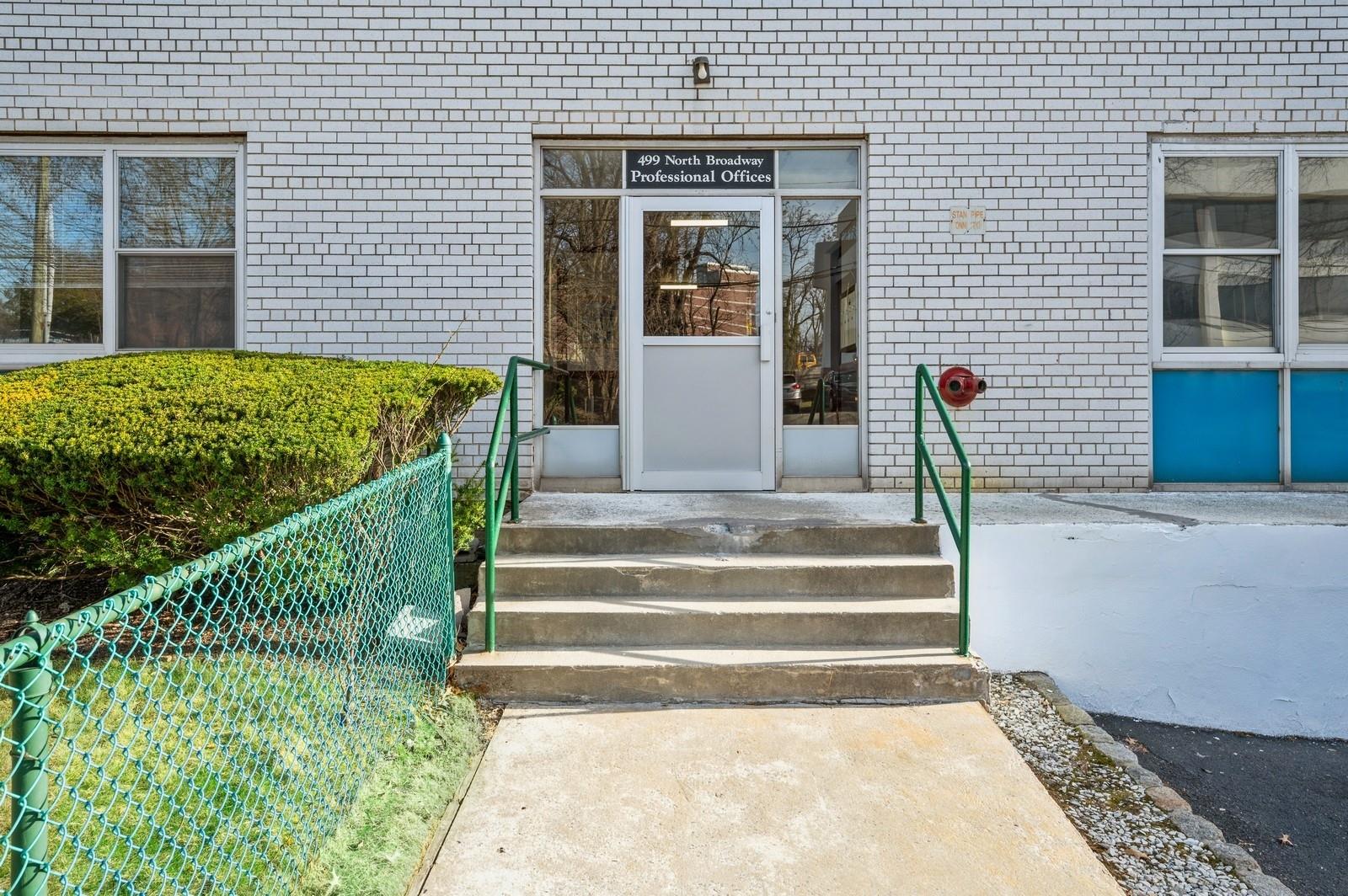 Private entrance to professional offices.Private parking