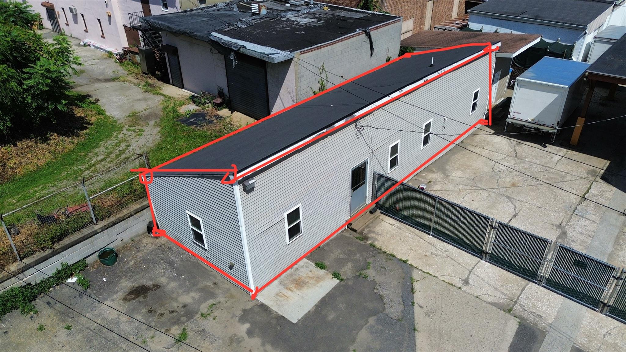 750 sq. ft. of storage