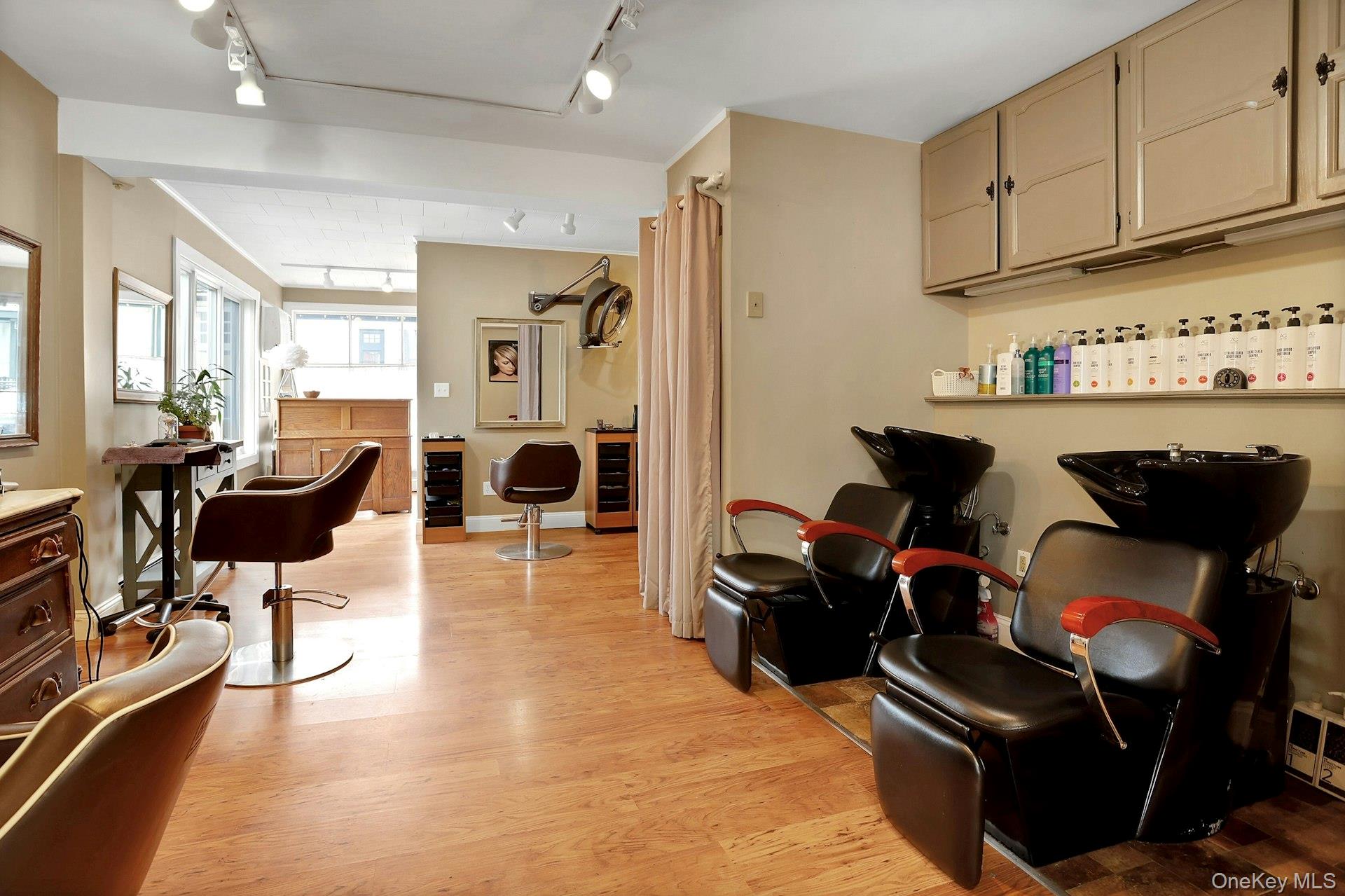 2 Chairs for Wash