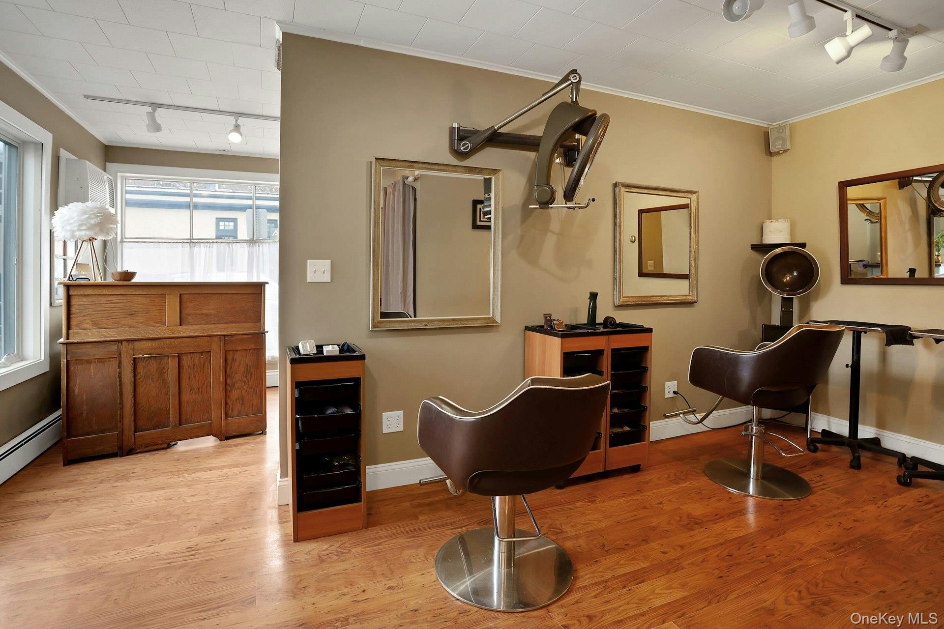Possible space for Manicure/Pedicure