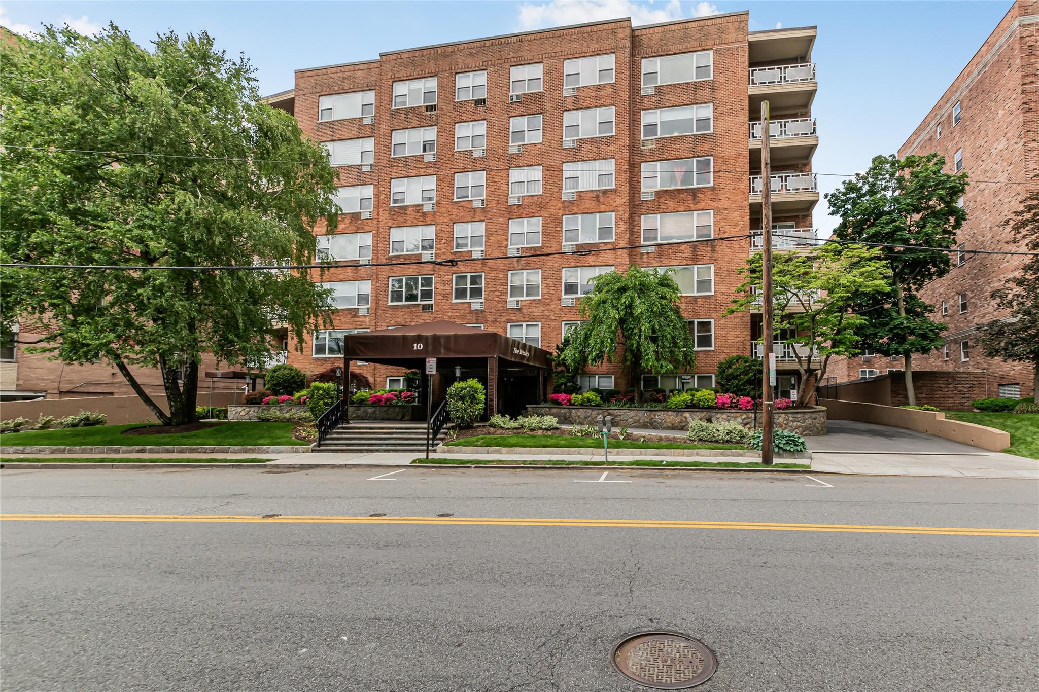 View of apartment building / complex