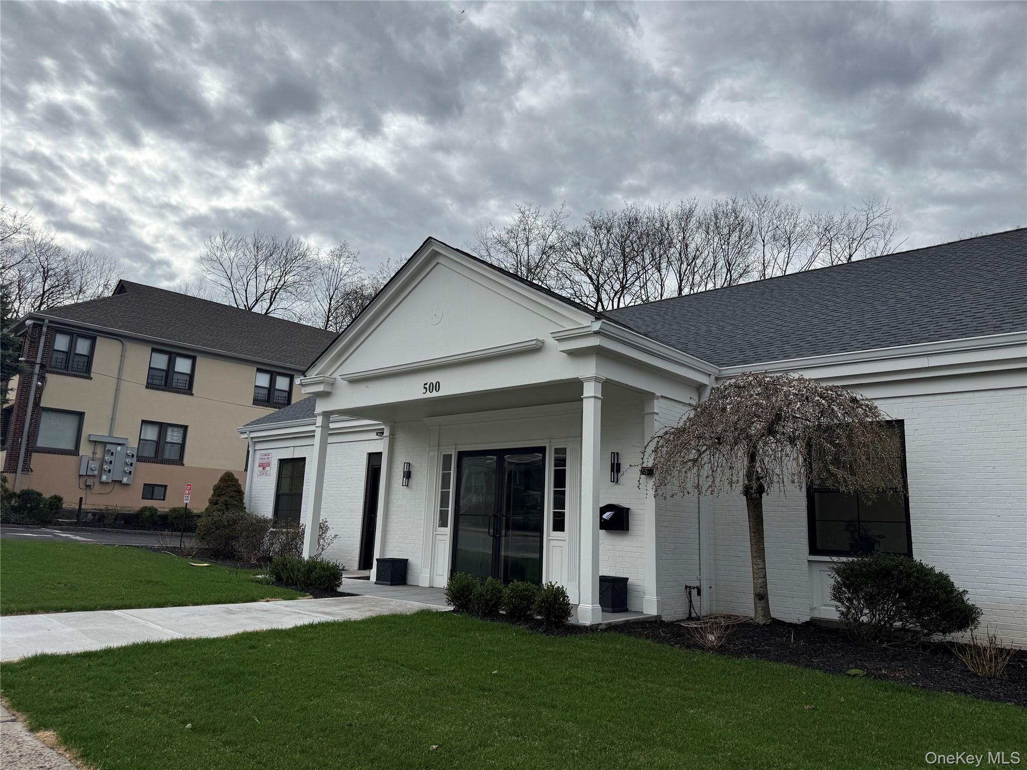 View of front of house featuring brick siding and a front lawn