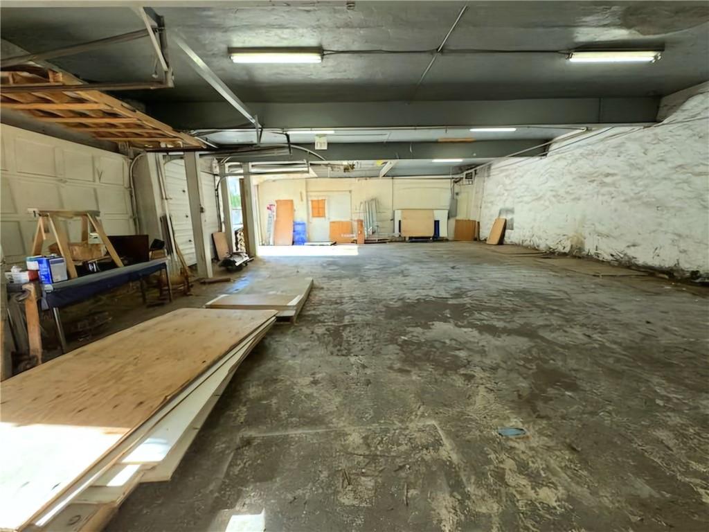 Misc room featuring concrete flooring