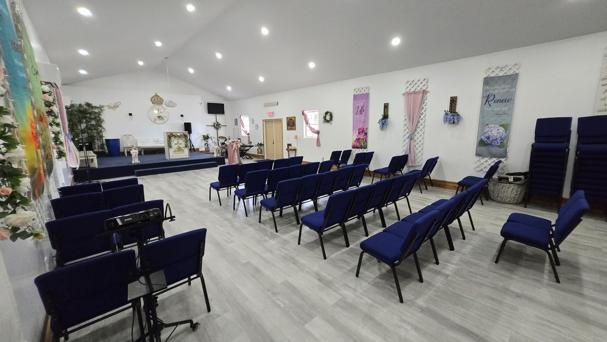 Misc room featuring light wood-style floors, vaulted ceiling, and recessed lighting