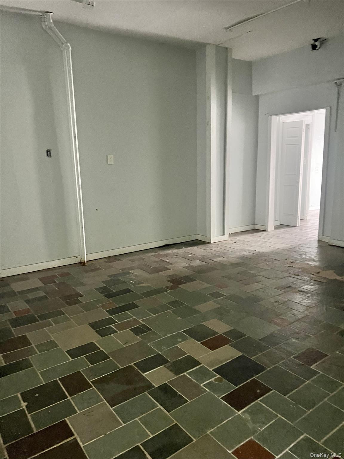 Spare room with baseboards