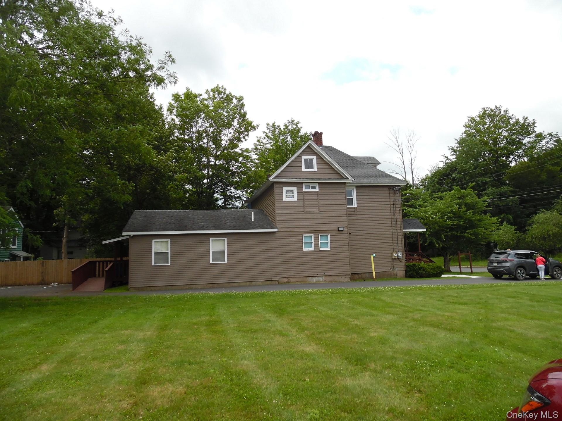 Side view. featuring a lawn.