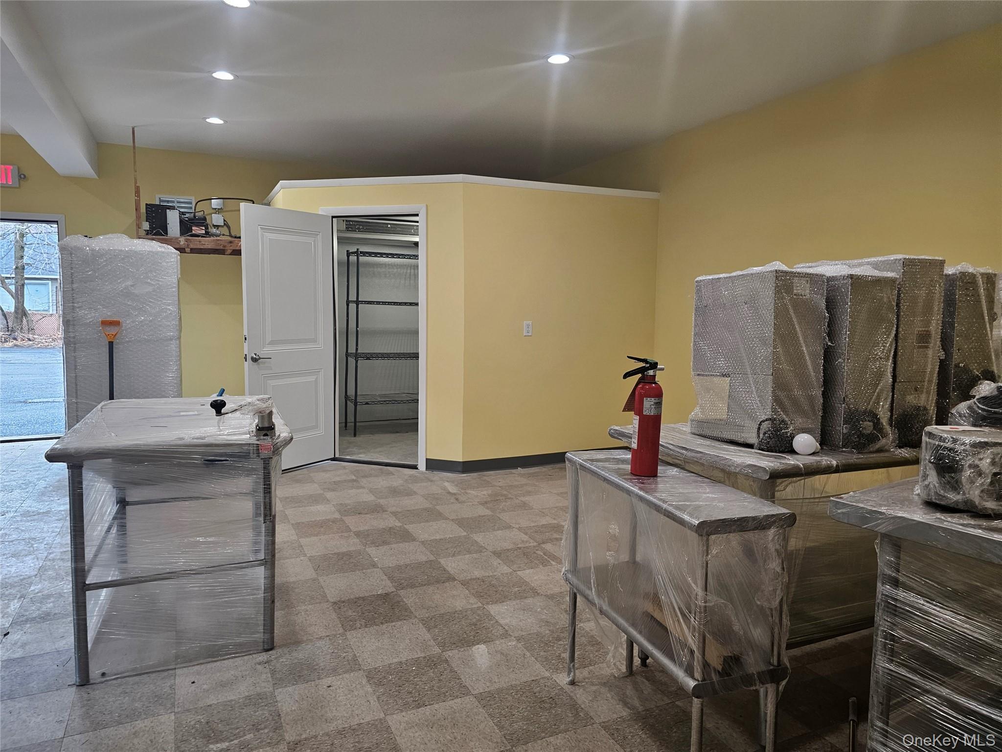 Miscellaneous room with recessed lighting and baseboards