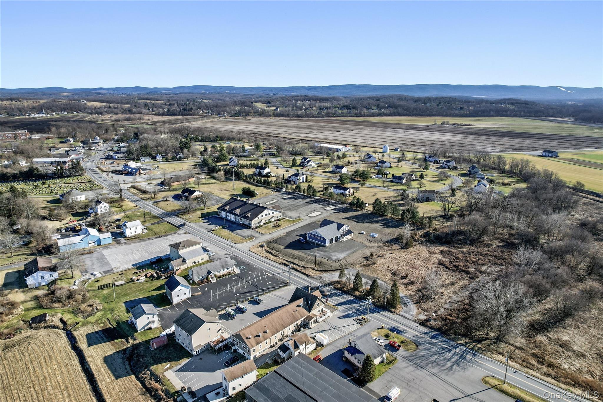 Aerial view of property's location featuring a mountain backdrop
