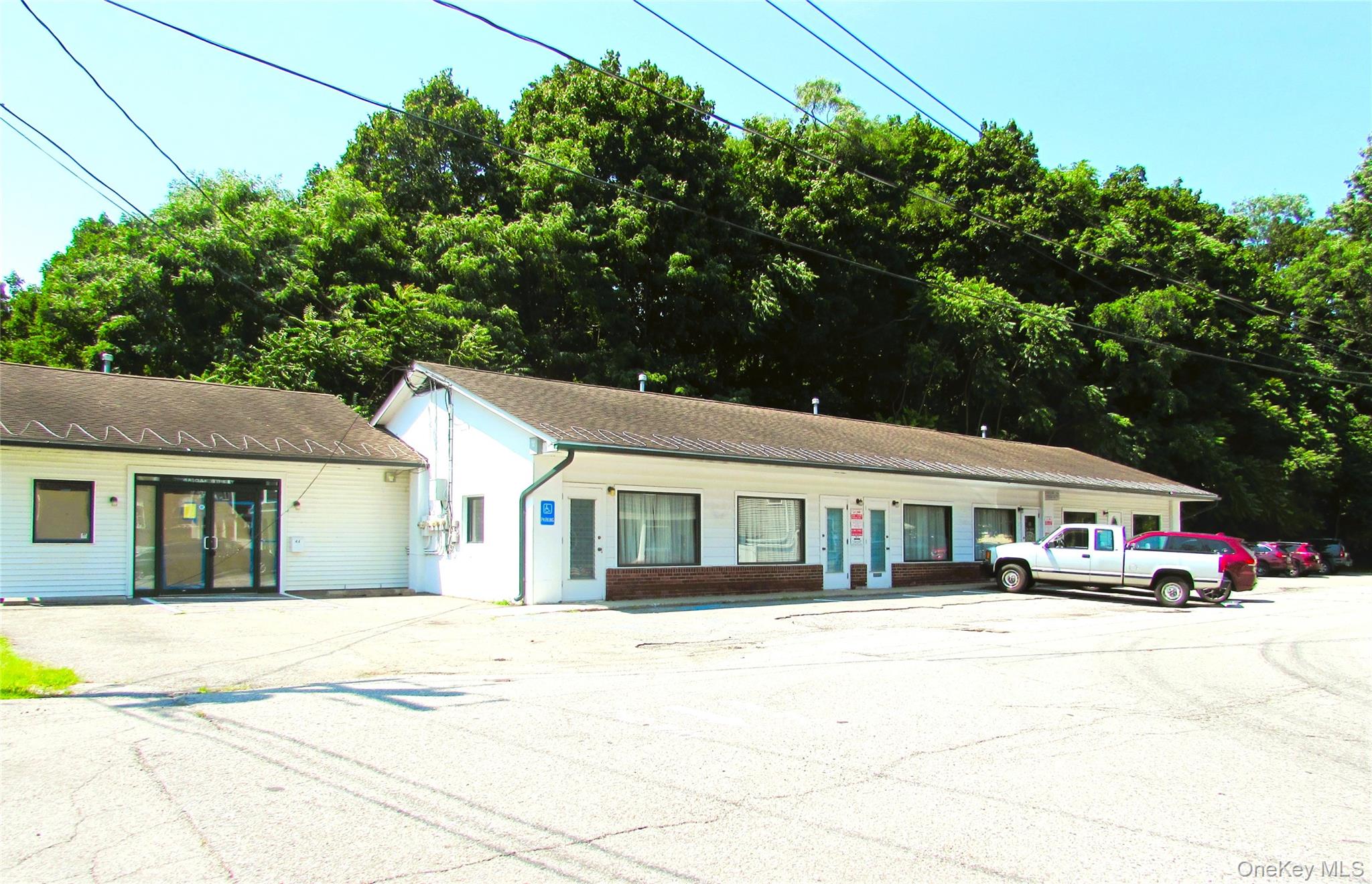 4 OAK ST IS AN OFFICE BUILDING IN THE BUSY VILLAGE OF PAWLING. 4A IS THE END UNIT.ONE LEVEL, STEP FREE ENTRANCE. PLENTY OF OFF-STREET PARKING. LOT WILL BE REPAVED in OCTOBER. STEADY TRAFFIC.