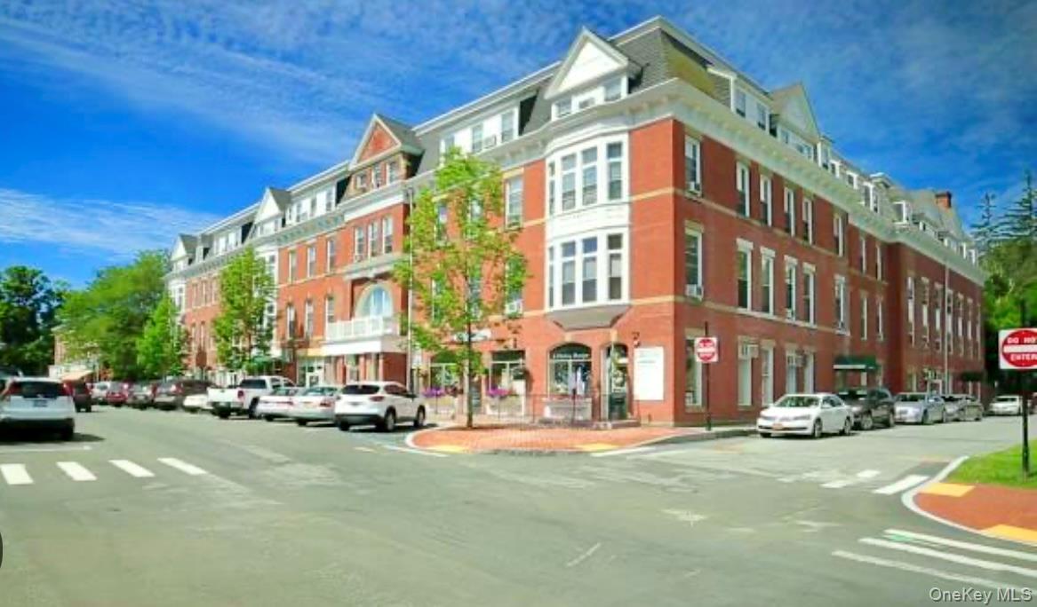 Beautiful Village center attracts buyers and clients!