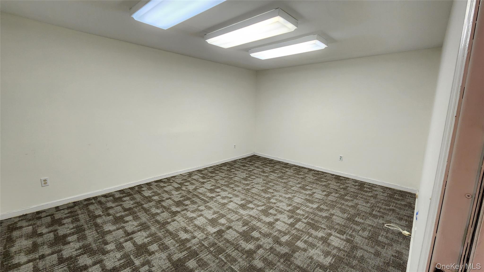 Rear Center Room. Size Approx. 12.25ft x 16.2ft