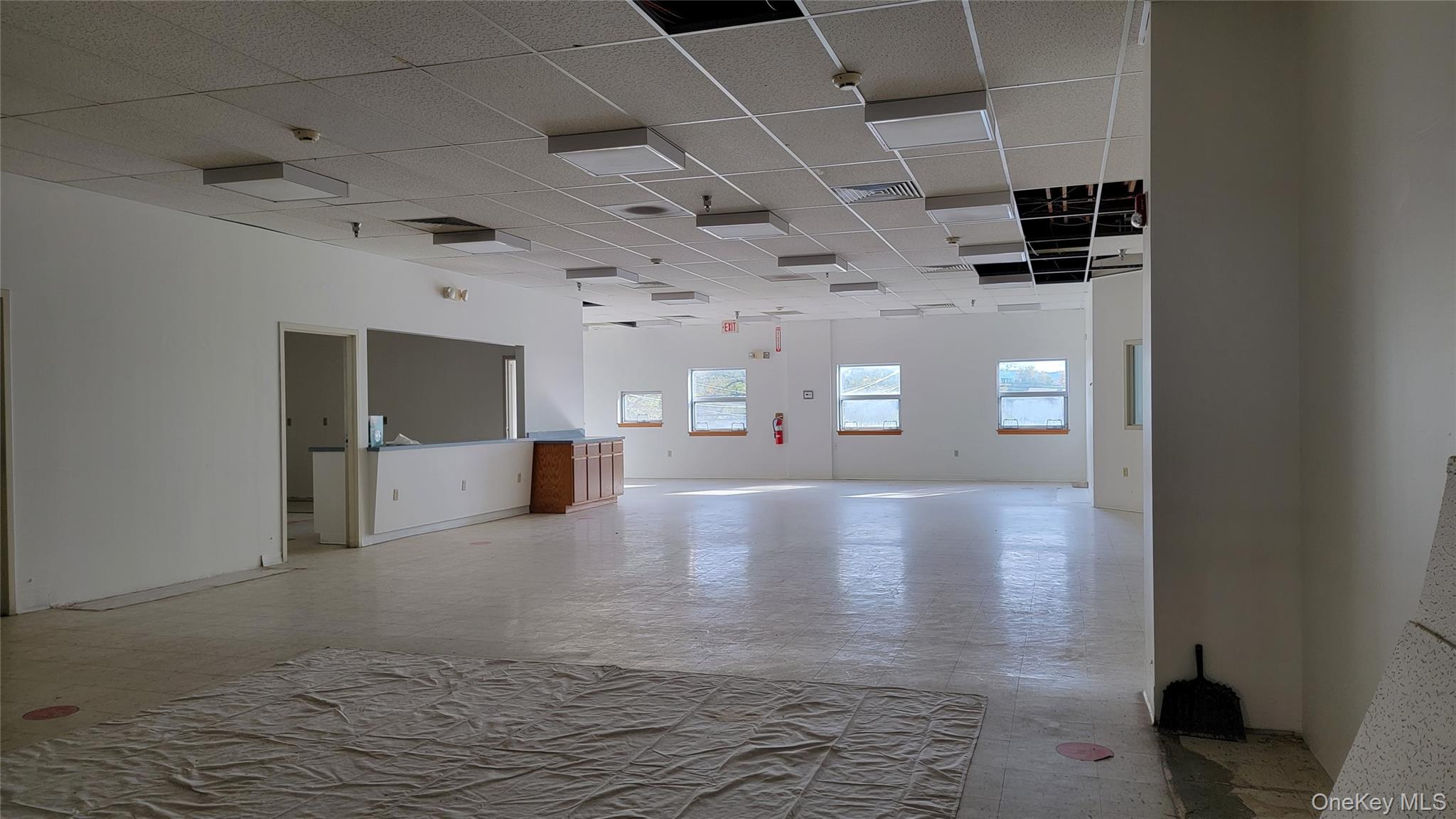 Large 2000 Sqaure foot area