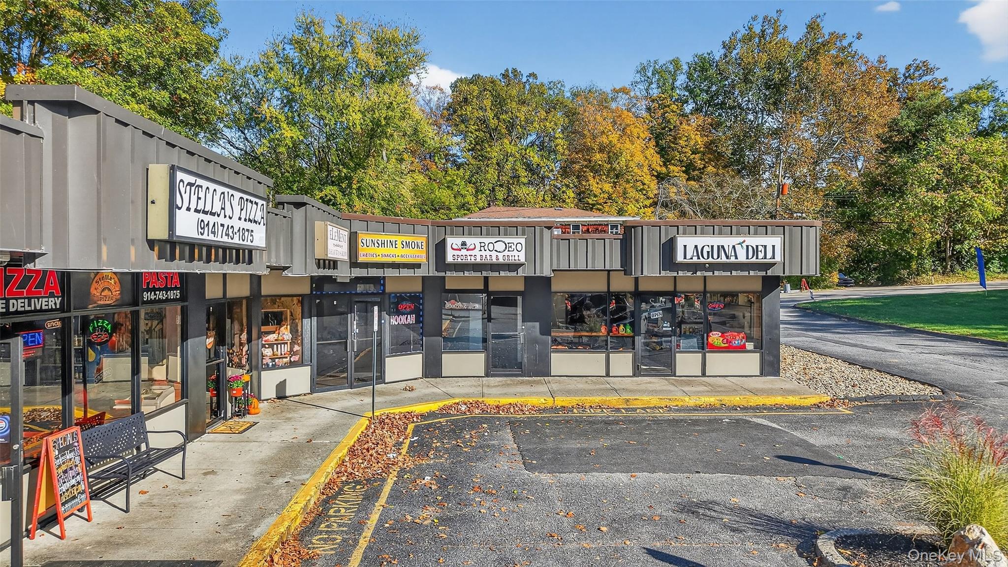 View of commercial location featuring uncovered parking