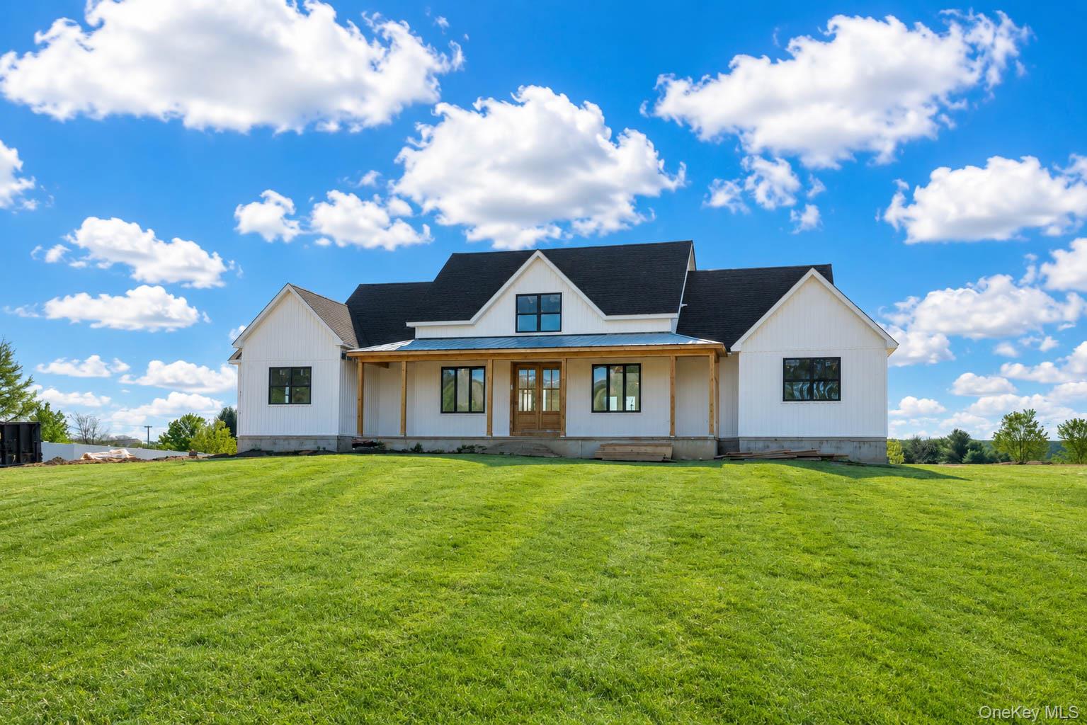 Beautiful one level living in sought after Harvest Ridge!