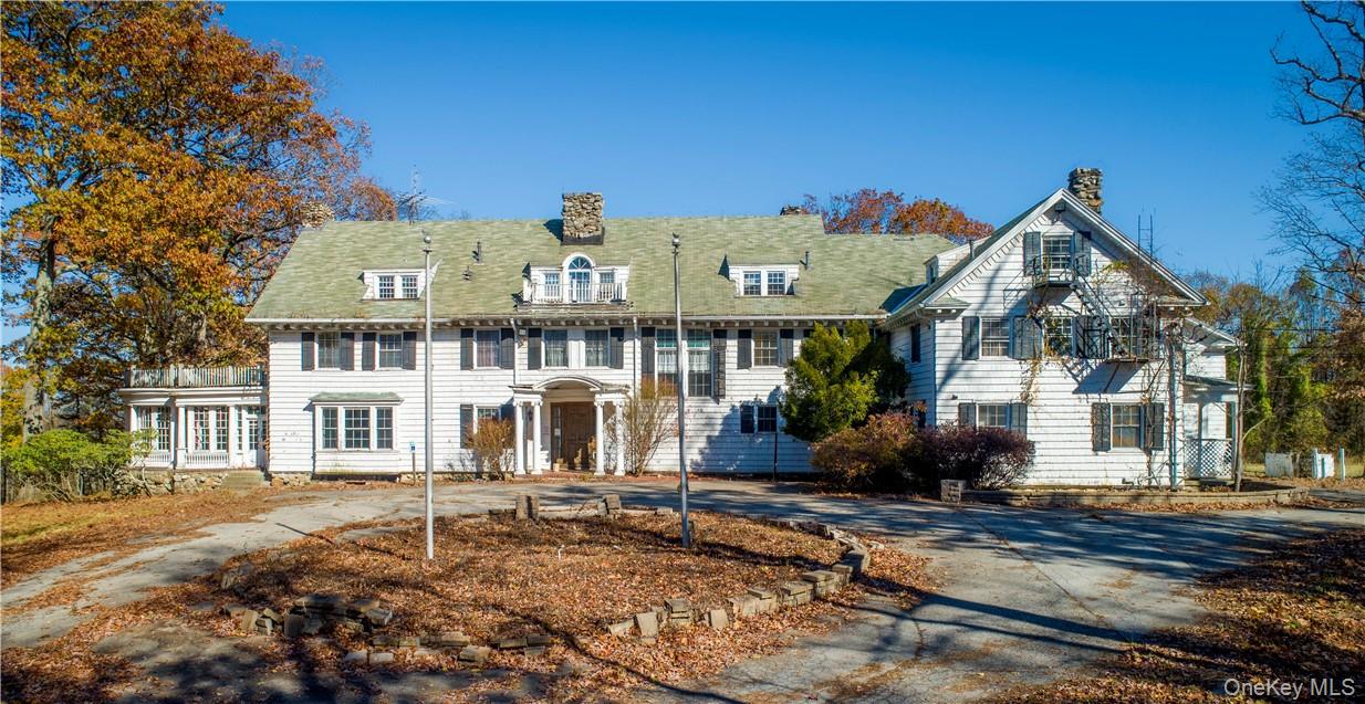 Welcome to the historic Crawford Farm Estate, a sprawling Gilded Age marvel nestled on 32 acres of picturesque Millbrook, NY countryside.