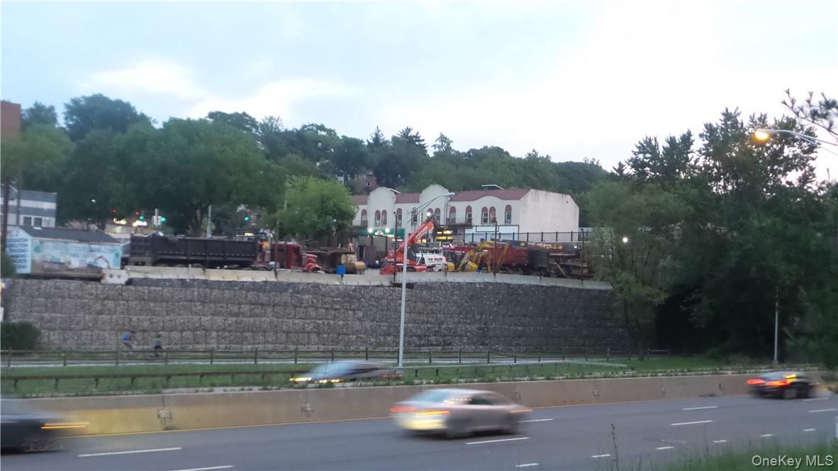 All new retaining wall and surrounding fence. Great exposure!!!