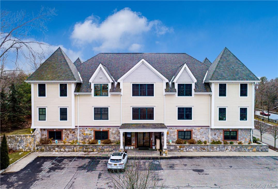 This is an incredible opportunity to lease 2,700 square feet of prime commercial space.