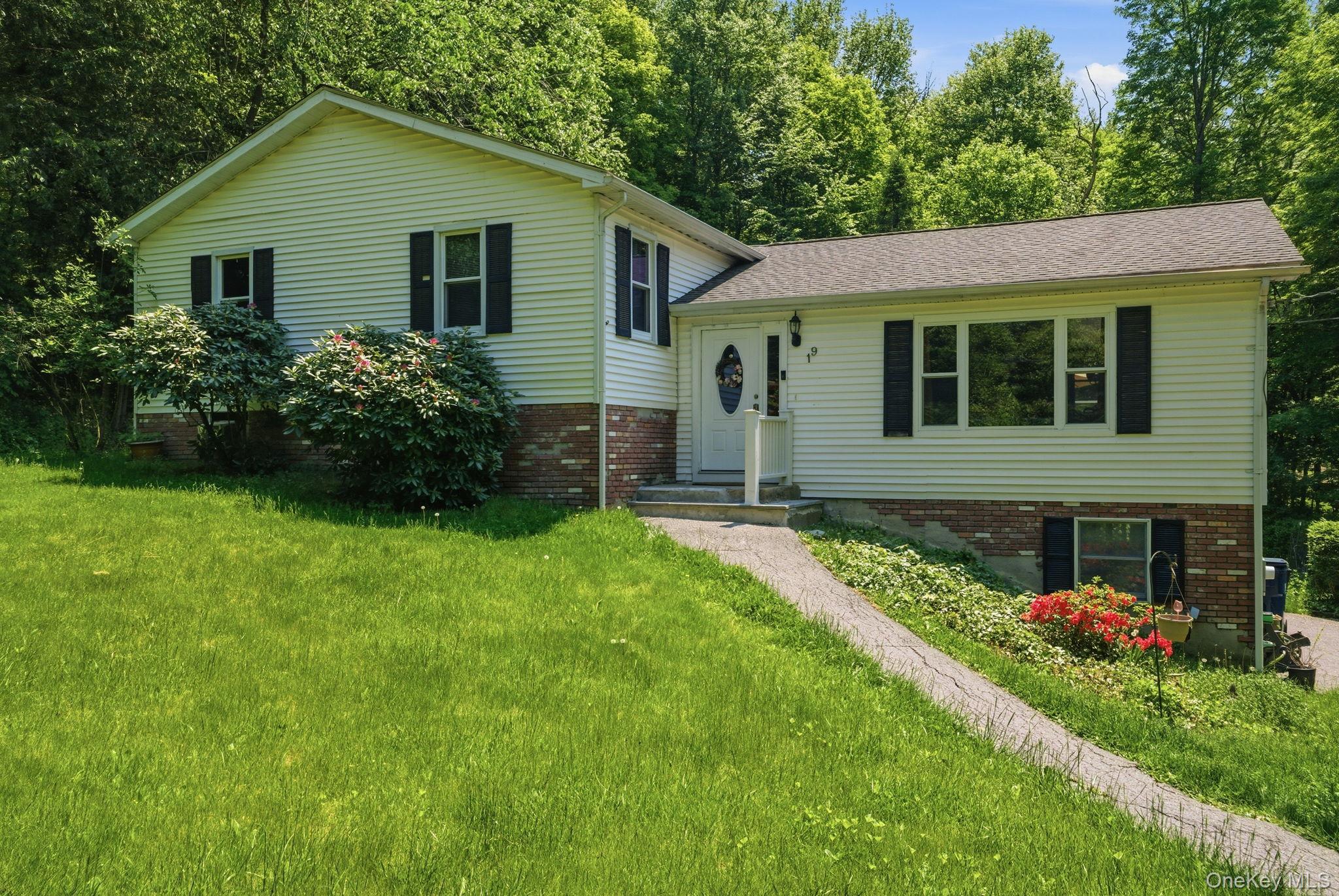 Welcome to 19 Taurat Place, a classic split-level tucked into a wooded Putnam Valley setting where mature trees and a sweeping front lawn set the tone for a peaceful Mahopac school district retreat.