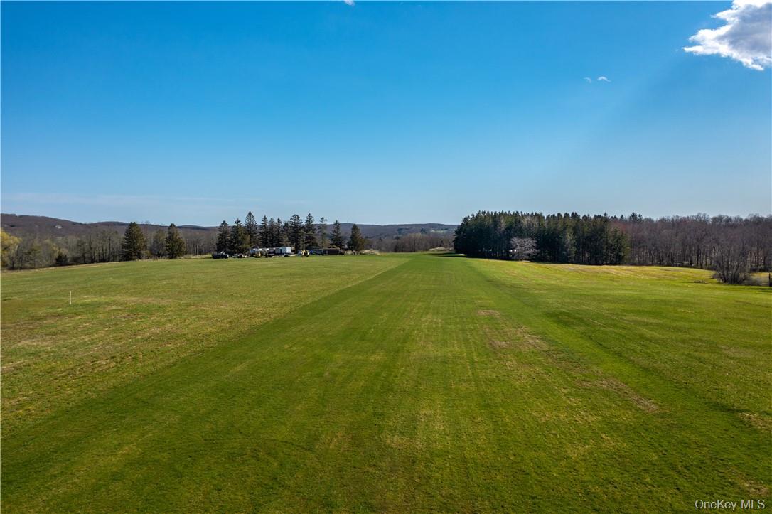 Over 68 acres atop Pawling's prestigious Quaker Hill. Approximately 20 acres clear and level with the remainder old woods.