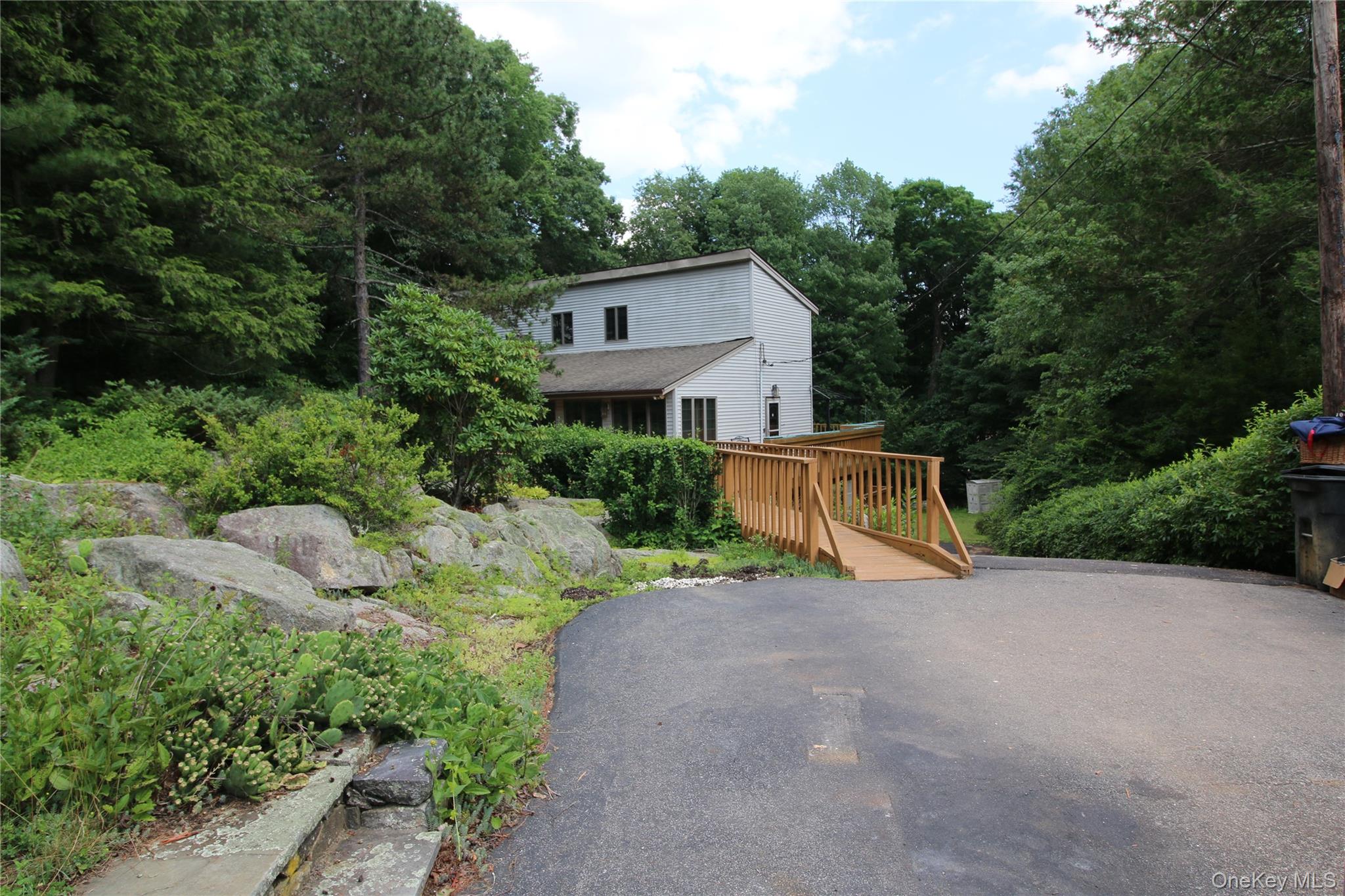 Driveway up to house
