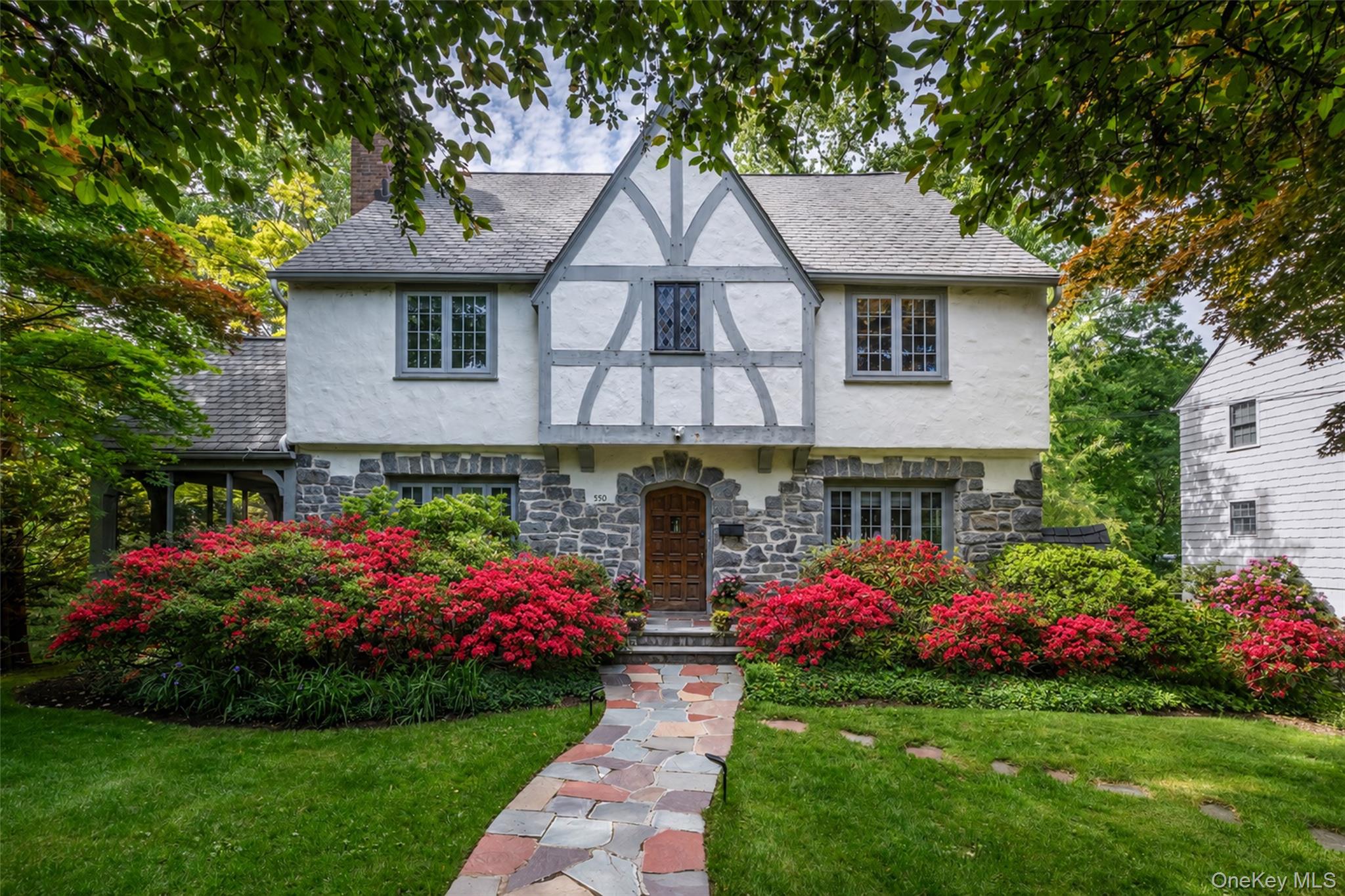 Welcome to the Fabulous 550 Forest Ave!