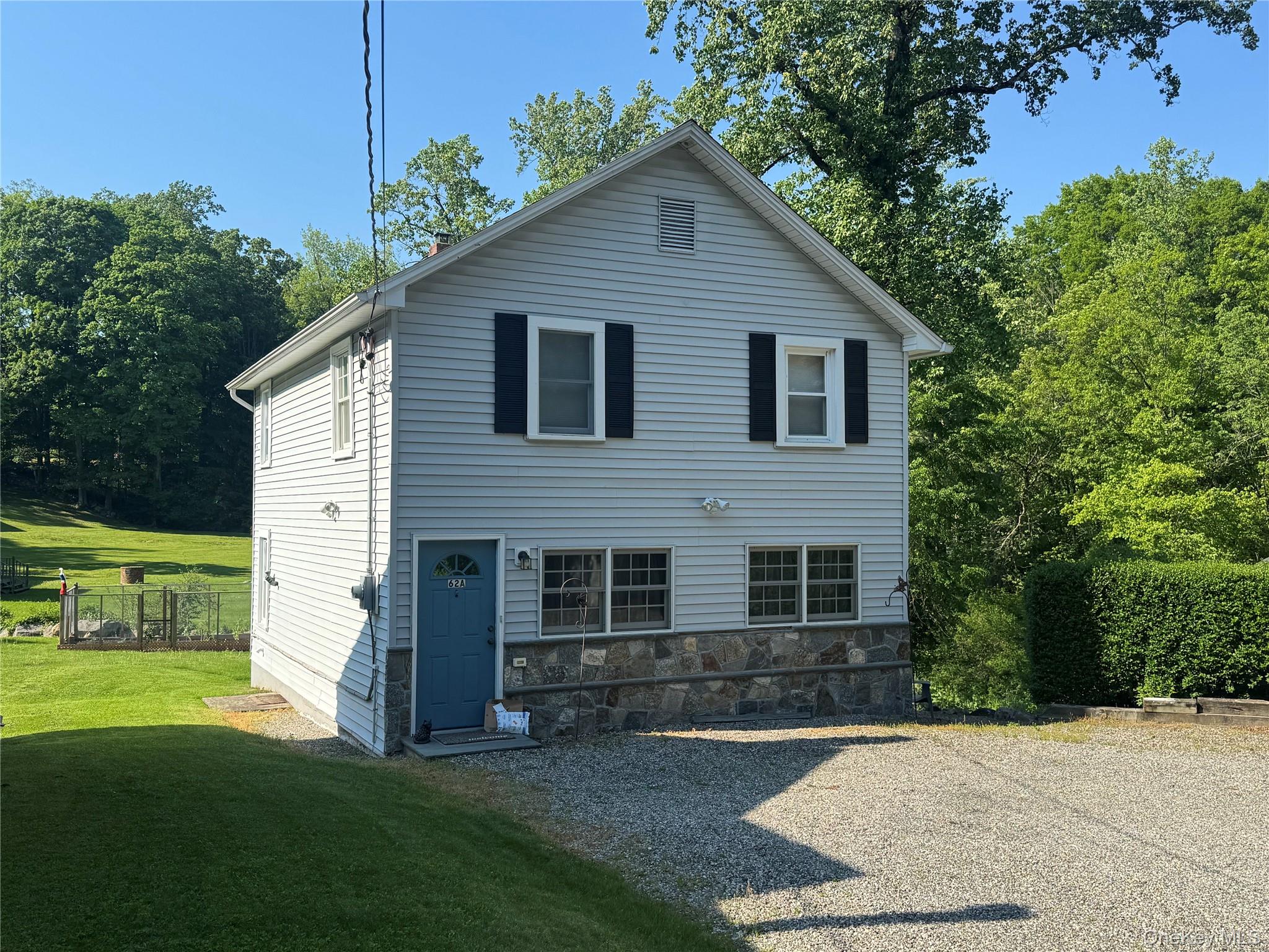 Welcome to 62 Whippoorwill Rd East Armonk NY Private setting, minutes from downtown Armonk, Byram Hills School District.