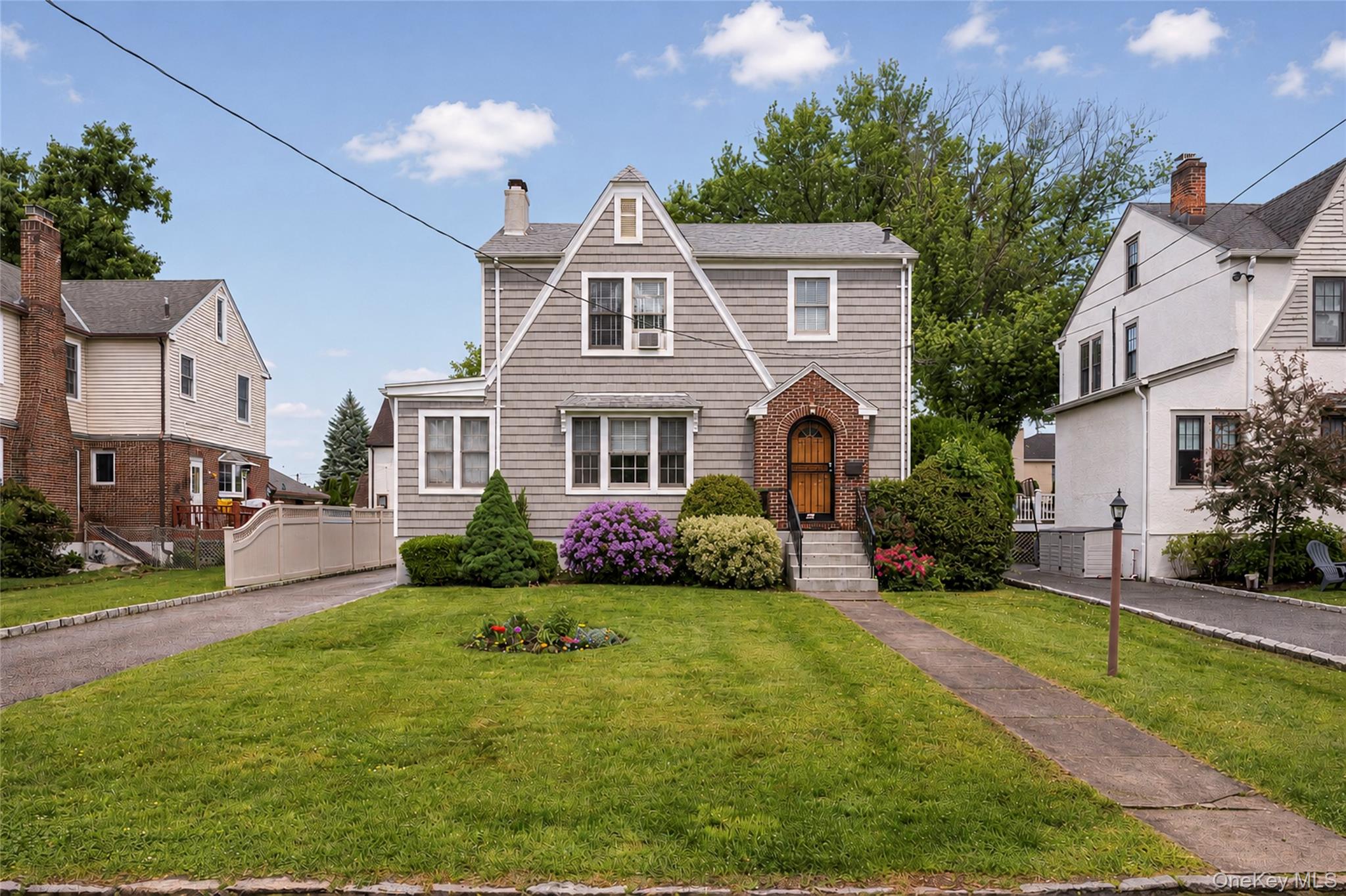Bronxville Manor welcomes you.