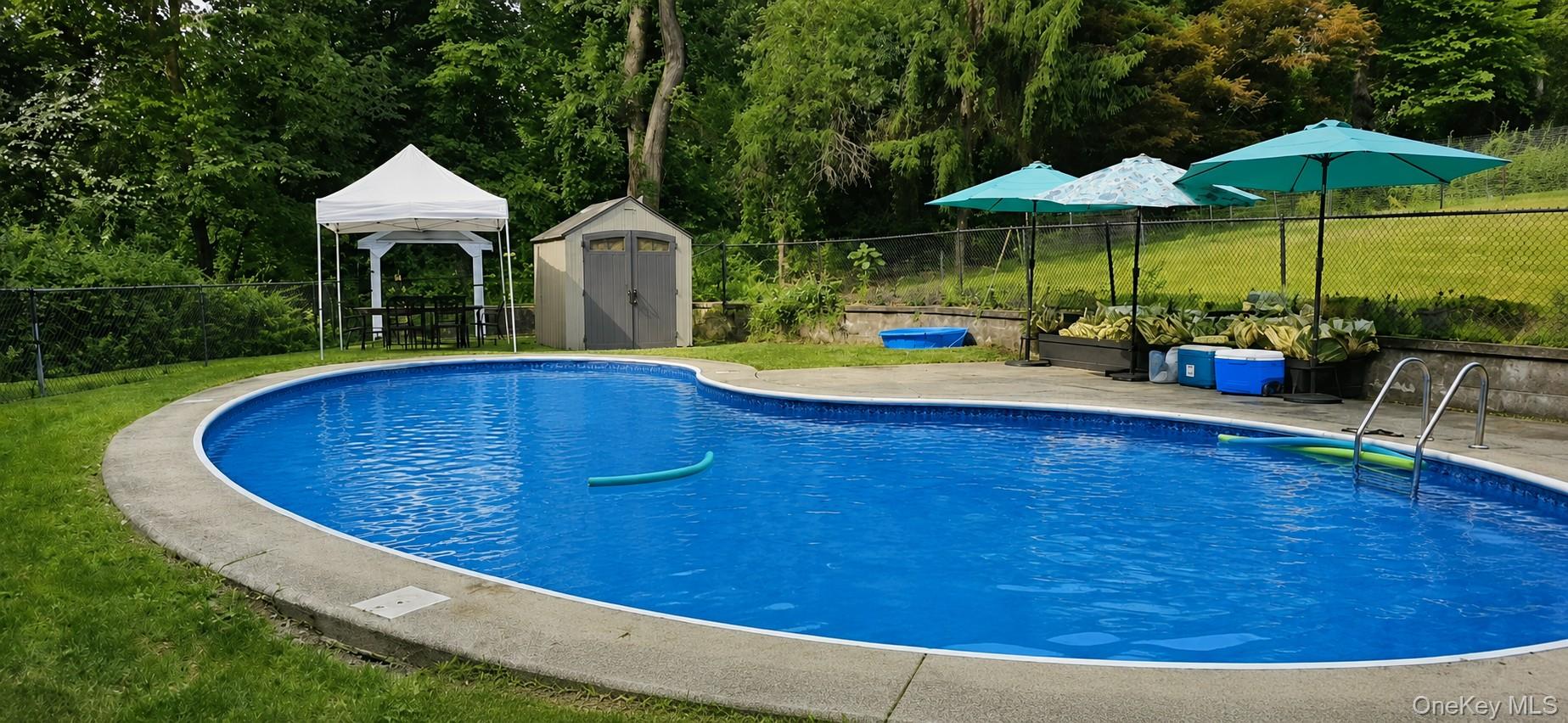 Splash in the refreshing Inground Kidney Shaped Pool