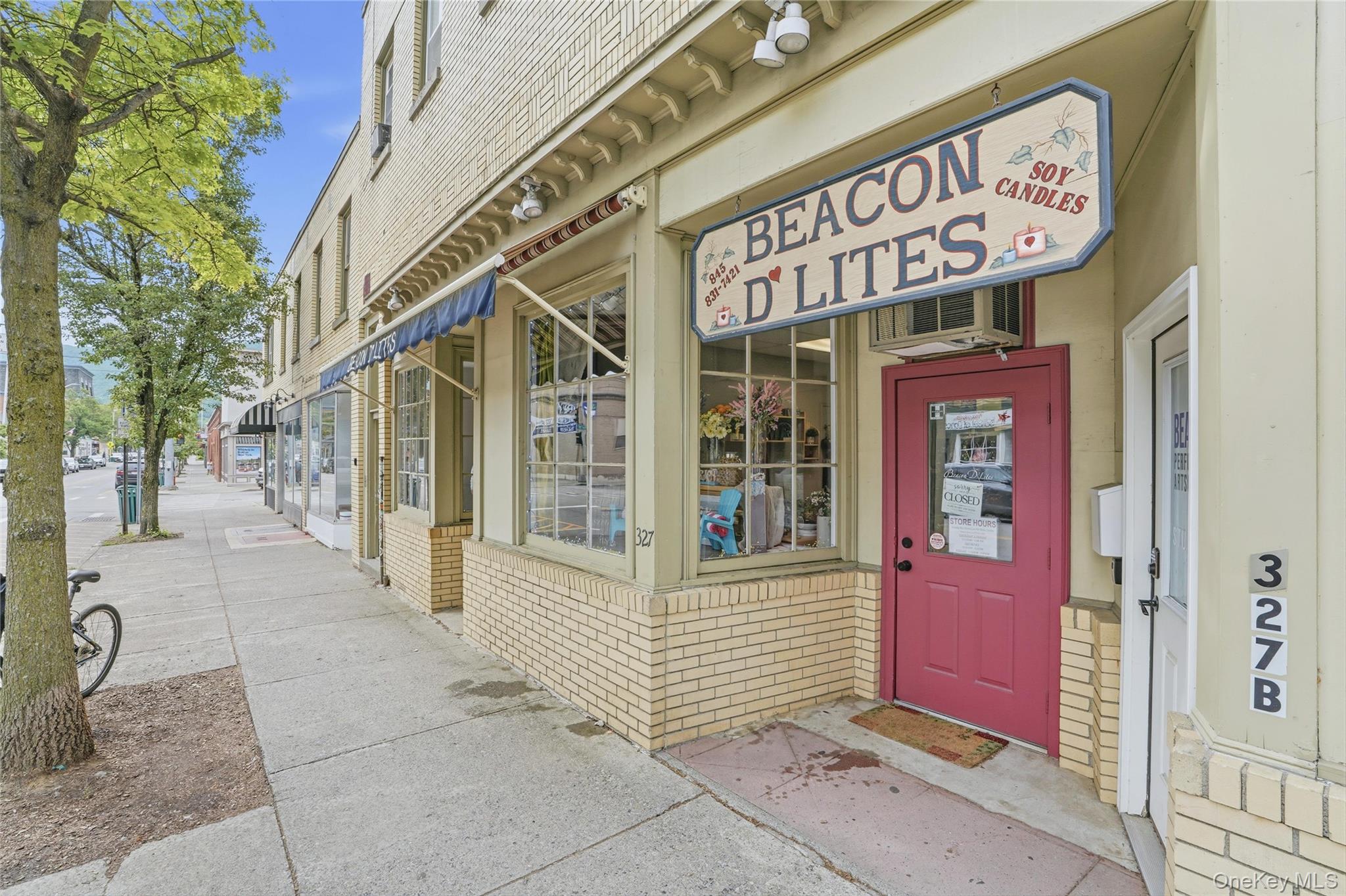 Entrance to Beacon D'Lites