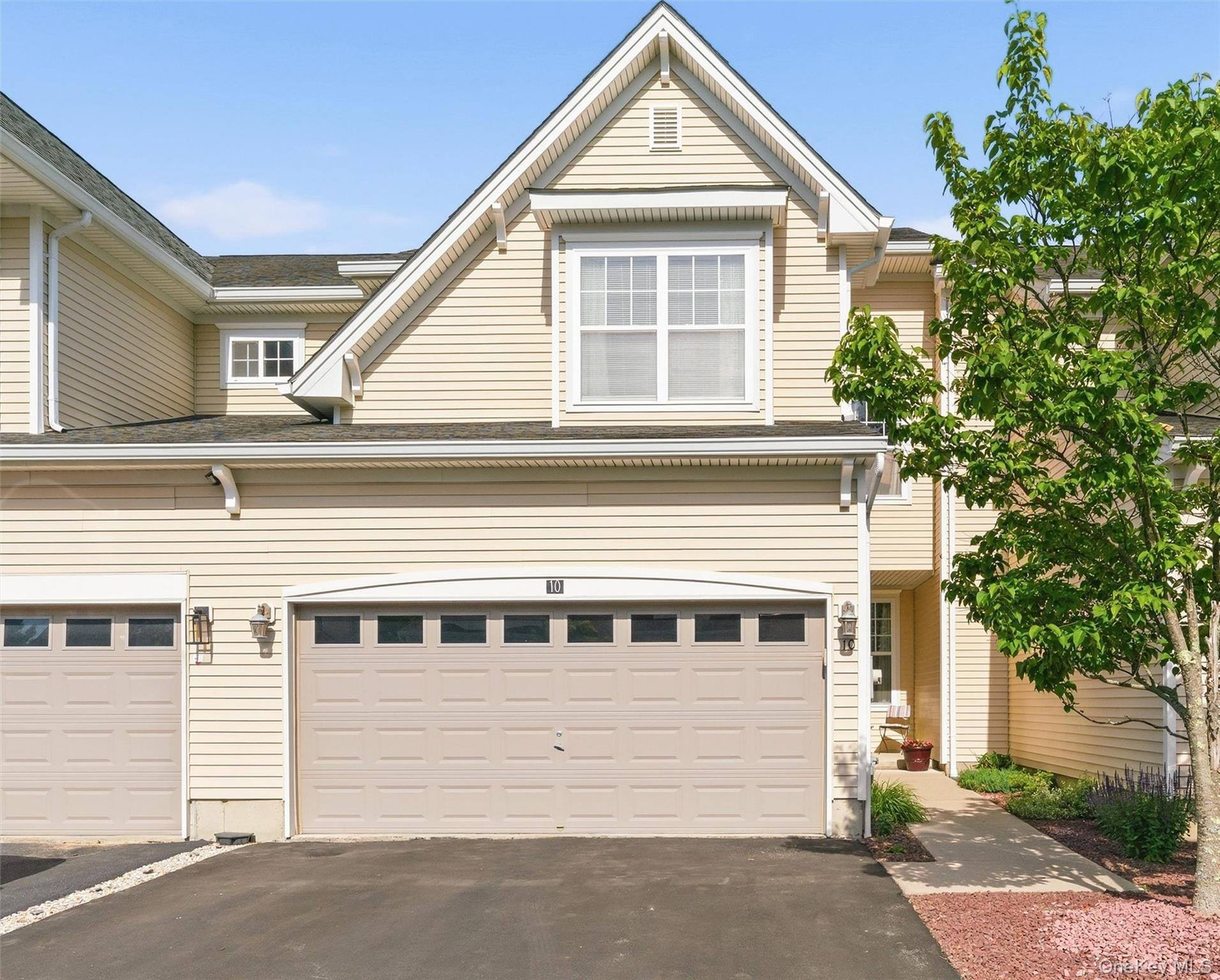 Welcome to 10 Cornwall Ln!