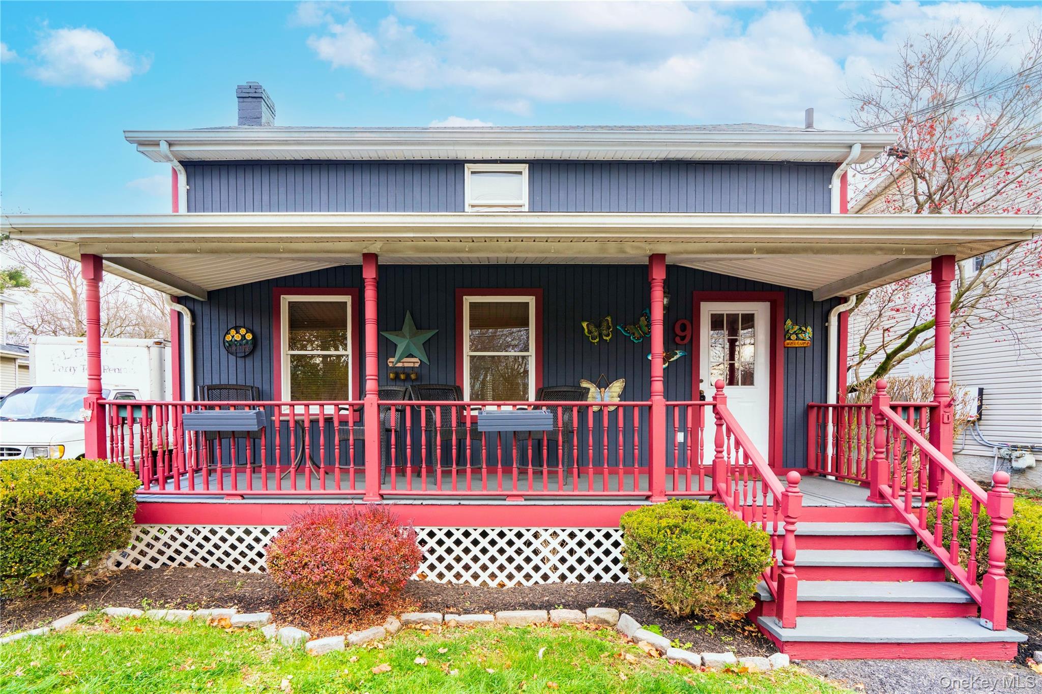 Charming Full Front Porch Colonial minutes from the heart of Beacon w a full Barn