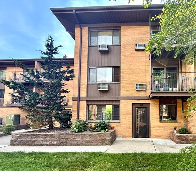 Private front entry for Unit #101