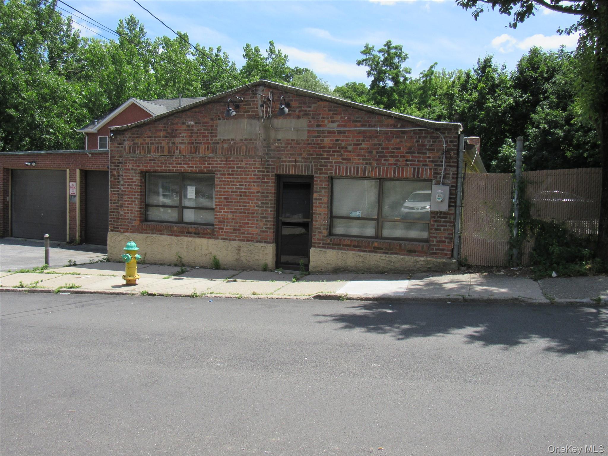 32 Aqueduct St