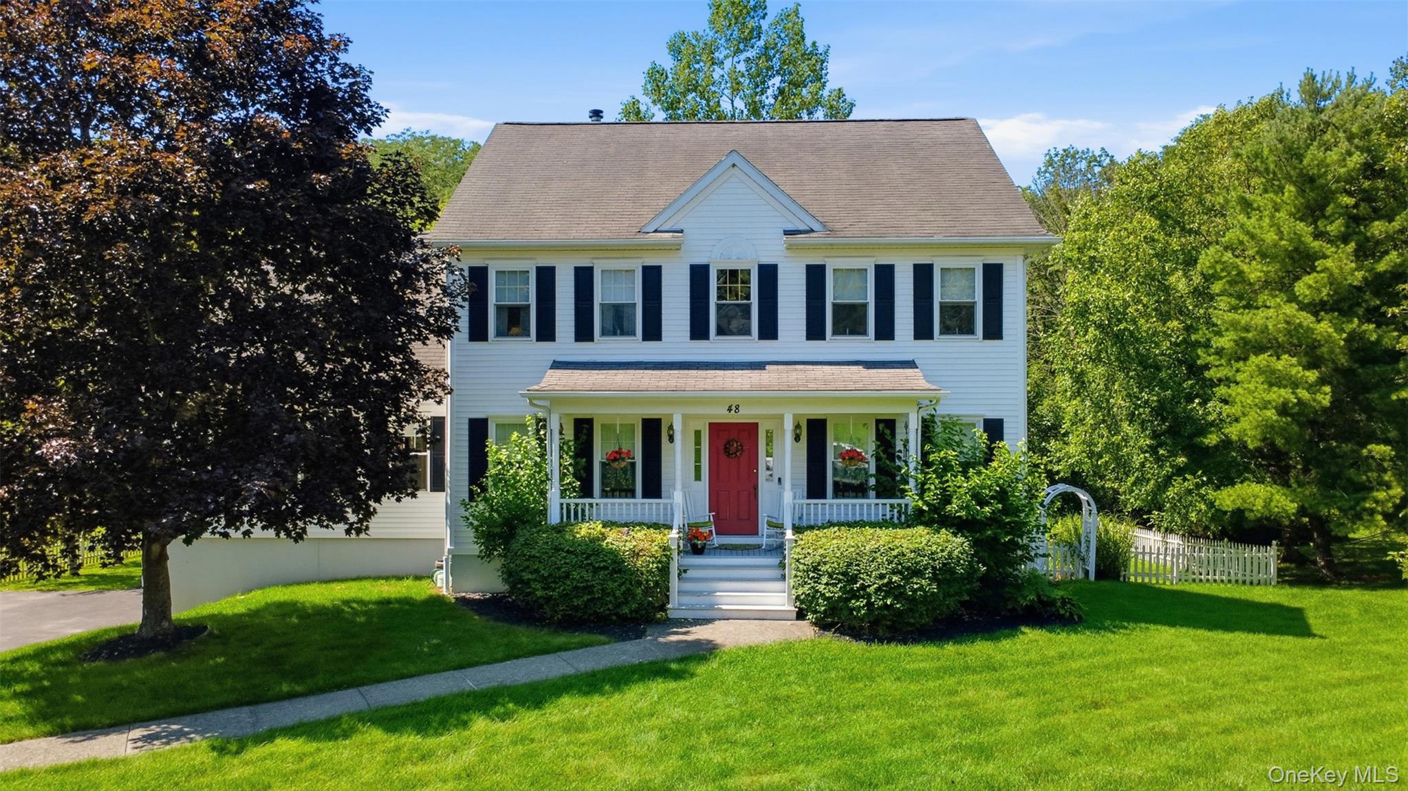 Colonial in the Meadows