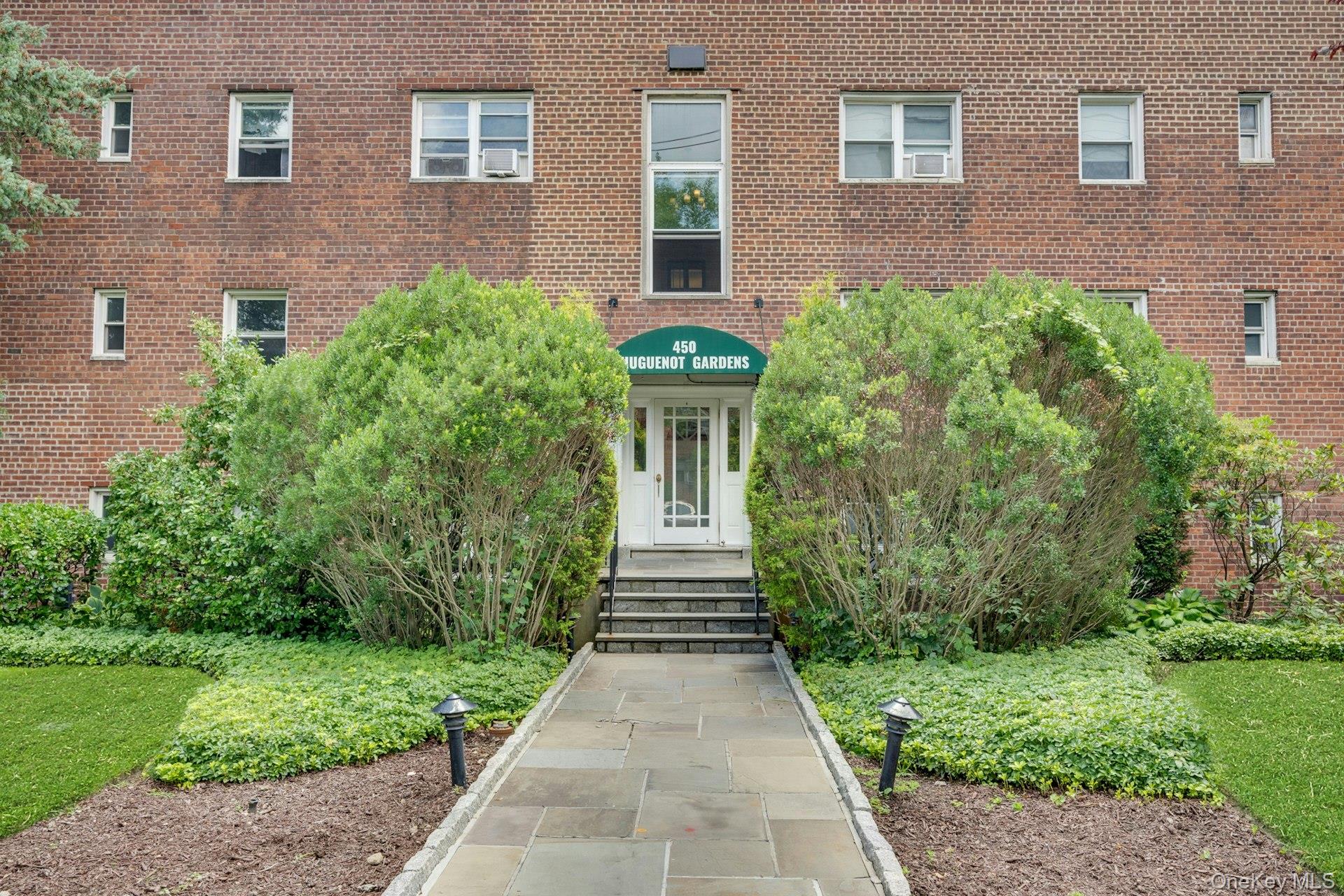 Welcome to 450 Pelham Rd